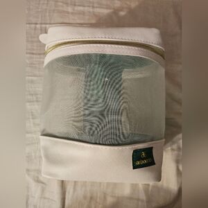 Arbonne White and Green Travel Pouch‎